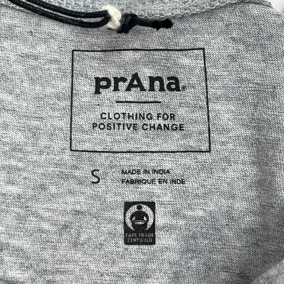 prAna Journeyman Tee Sz S New $39 Grey Clever (like a) Fox Graphic T-Shirt Top - Picture 5 of 8